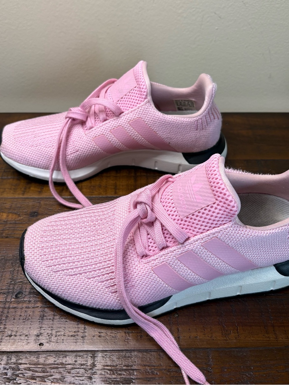 Women’s Size 6 Adidas Originals Swift Run Shoe , True Pink - Picture 2 of 9